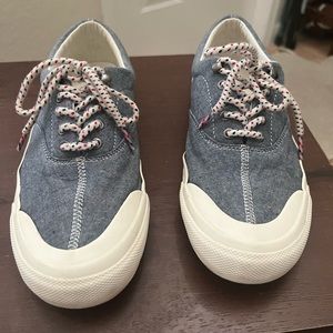 Tommy Hilfiger size 9 canvas